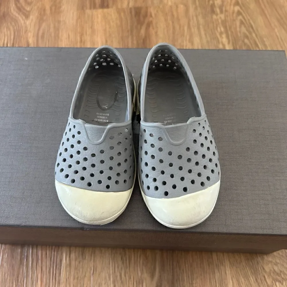 Old Navy gray slip on shoes kids 6 toddler